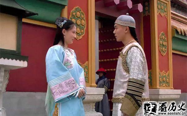 《甄嬛传》玉娆(左)和允禧(右)剧照