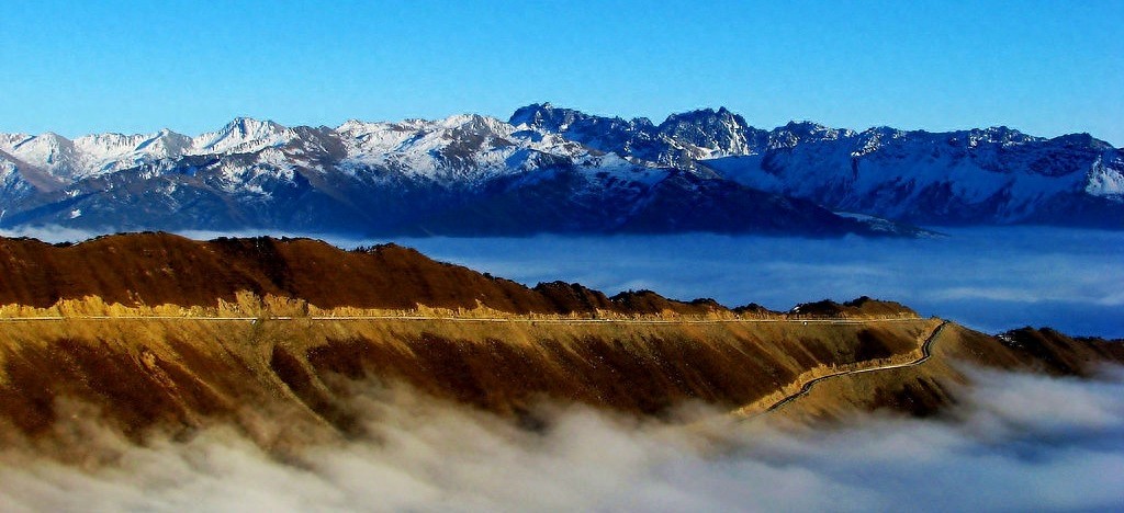宝兴县夹金山:红军舍命翻越的生死线,如今是驱车自驾的坦途