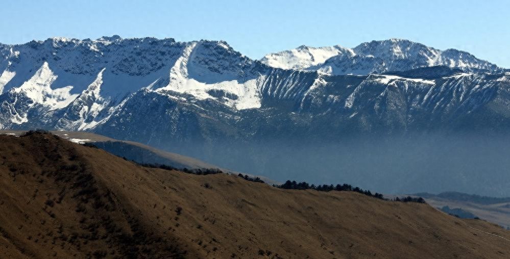 宝兴县夹金山:红军舍命翻越的生死线,如今是驱车自驾的坦途