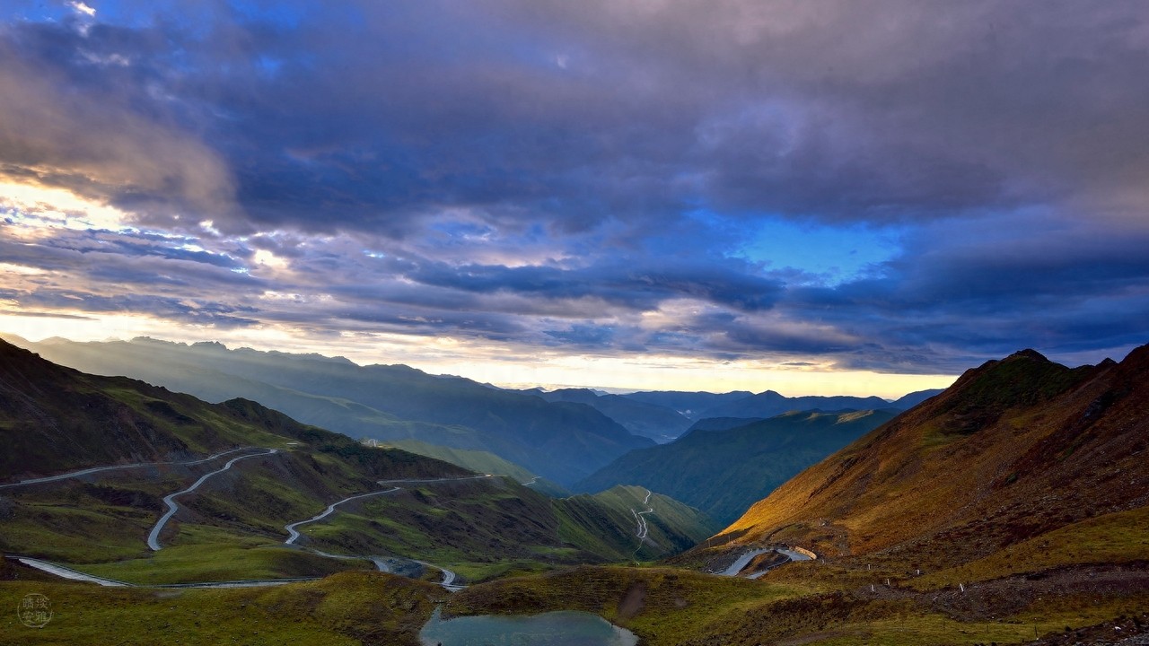 宝兴县夹金山:红军舍命翻越的生死线,如今是驱车自驾的坦途